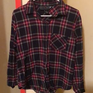 Love love this plaided shirt.